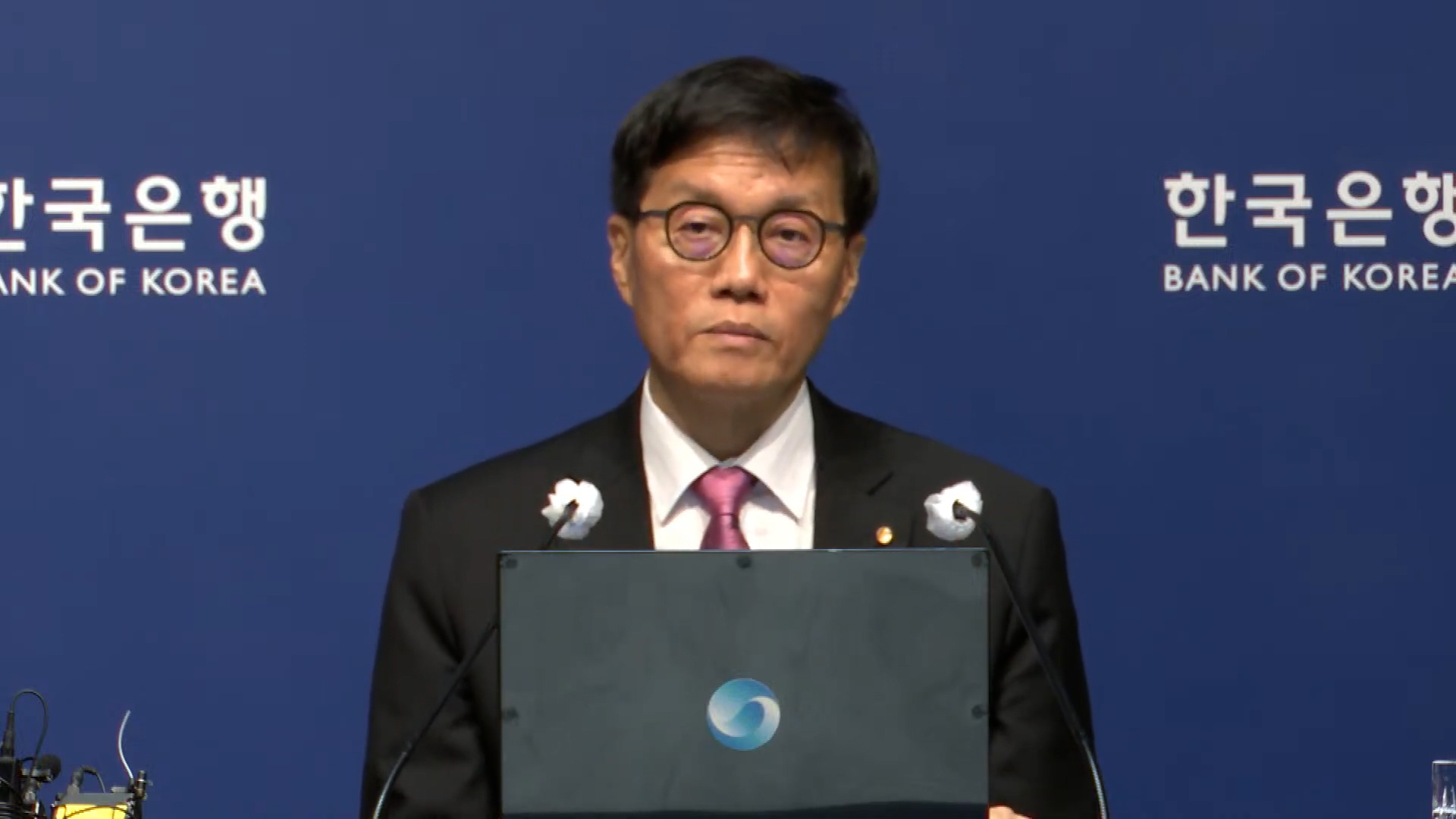 Bank of Korea Cuts Base Rate to 2.5%, Signals Room for Further Easing