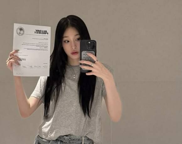 “Moon Seo-yoon, Shinsegae Heiress, to Debut as K-pop Idol ‘Annie’ in ALLDAY PROJECT”