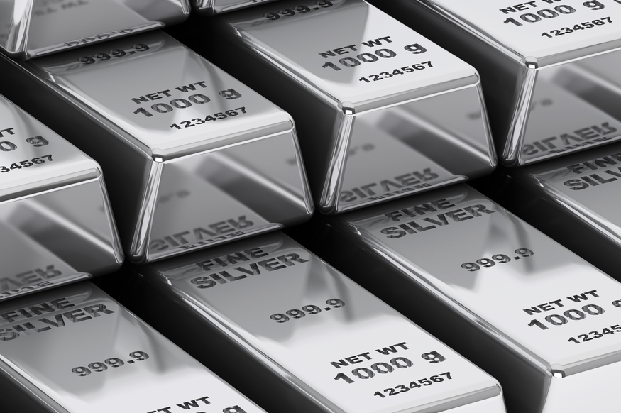 Amid Middle East Conflict, Investors Favor Silver Over Gold
